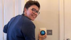 Before you crank up the thermostat, try these tips to keep your house warmer for longer — BBC Business, Madrid Business news