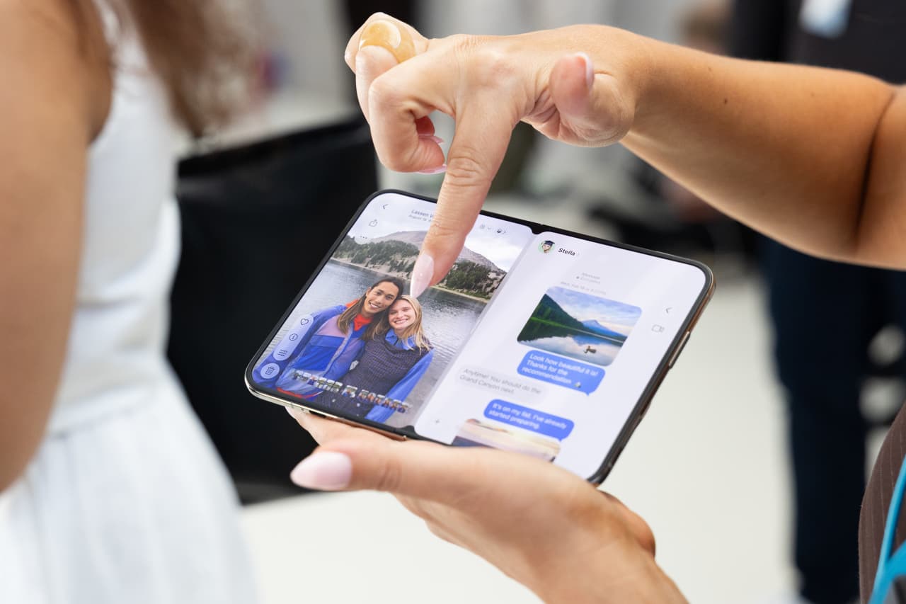 Is Apple’s foldable iPhone Duo worth $2,000? See how it stacks up against other foldable phones. — MarketWatch, Madrid Business news